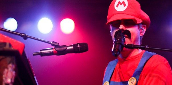 Jack’s Mannequin treedt op als Mario