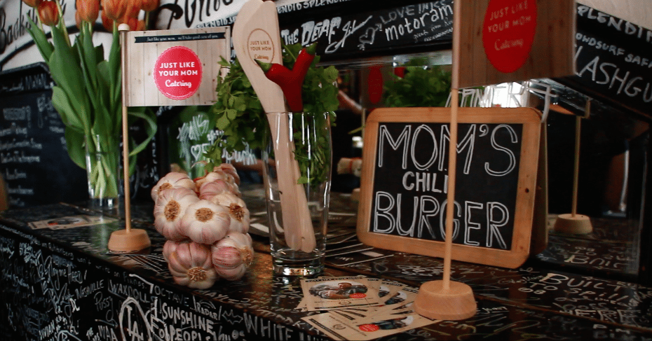 Video: Just Like Your Mom presenteert chili burger