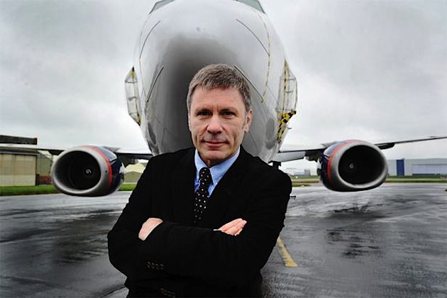 Bruce Dickinson (Iron Maiden) helpt luchtvaartmaatschappij