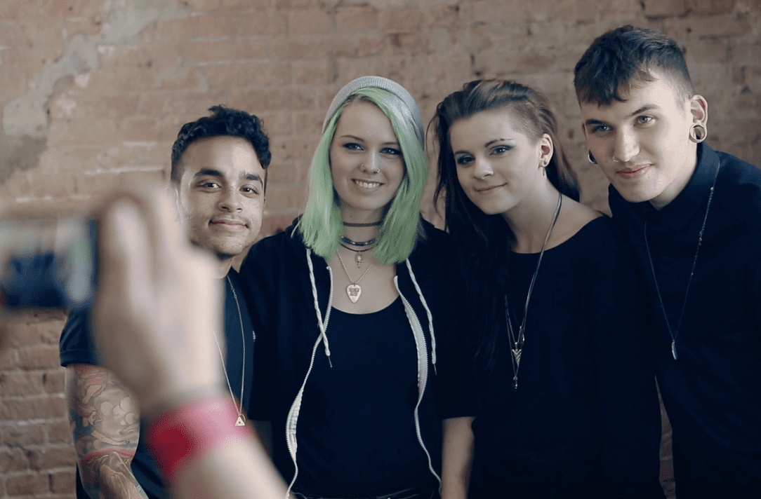 Behind-the-scenes: Meet & Greet met PVRIS