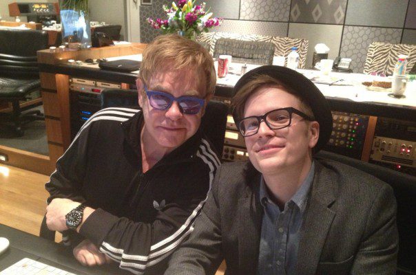Patrick Stump (Fall Out Boy) treedt op met Elton John