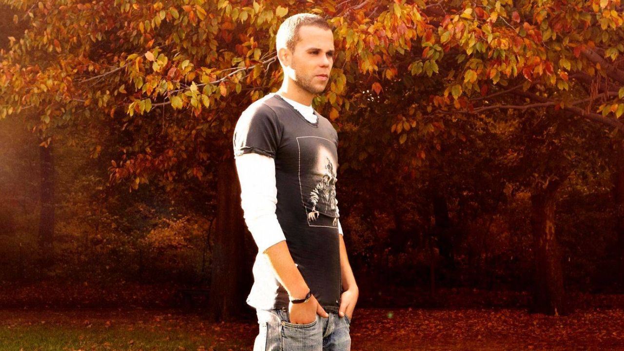 M83 streamt “Solitude”