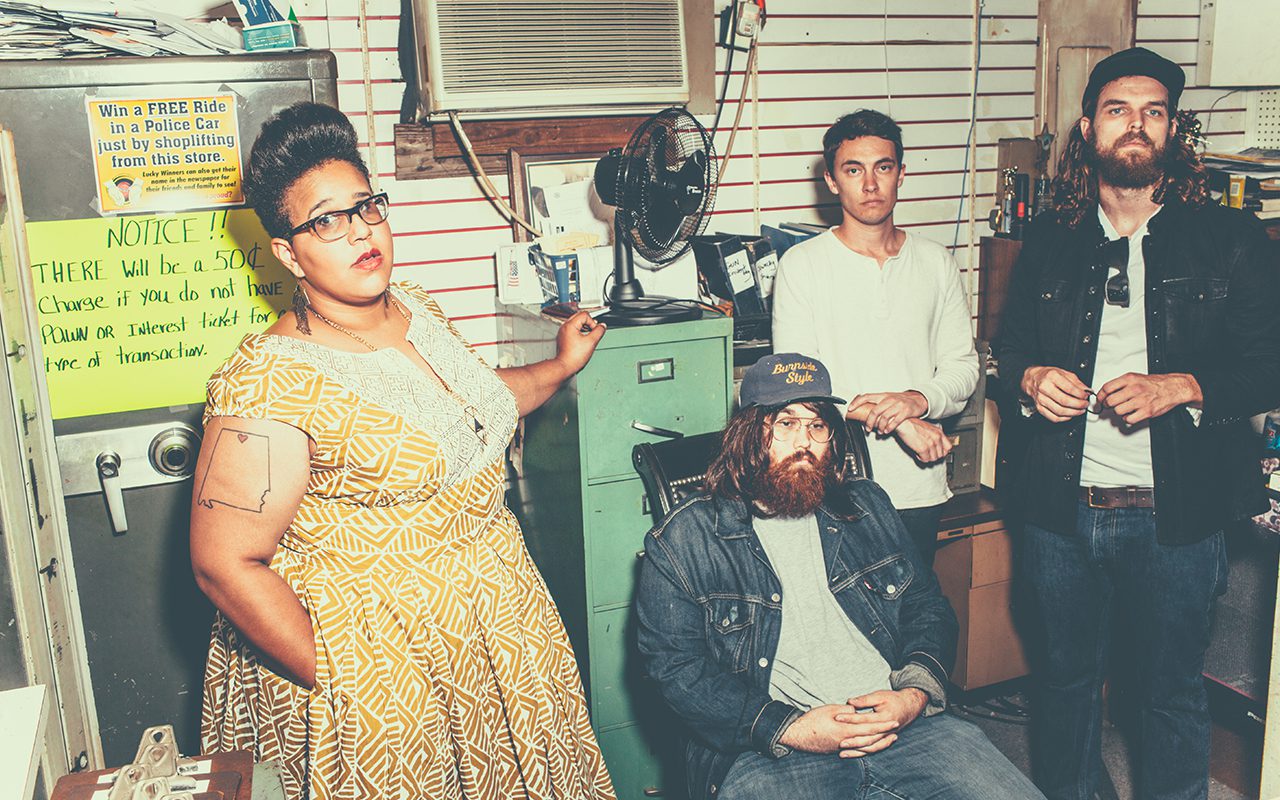 Zangeres Alabama Shakes covert Backstreet Boys