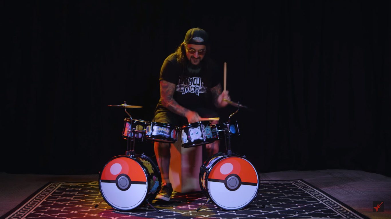 Video: Mike Portnoy speelt o.a. Iron Maiden en Slayer op Pokémon-drumkit