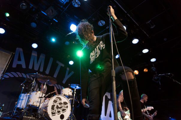 The Amity Affliction vat hun Europese tour samen in een nieuwe live video
