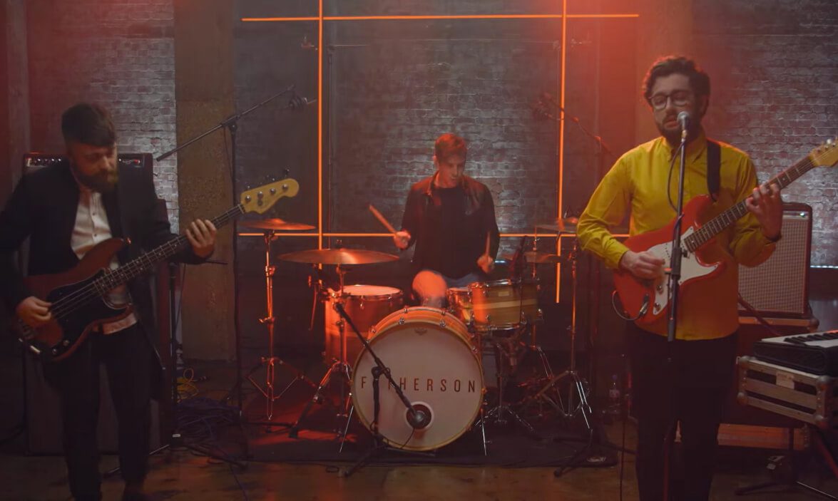 Deze opkomende band heeft een prachtige The 1975-cover opgenomen