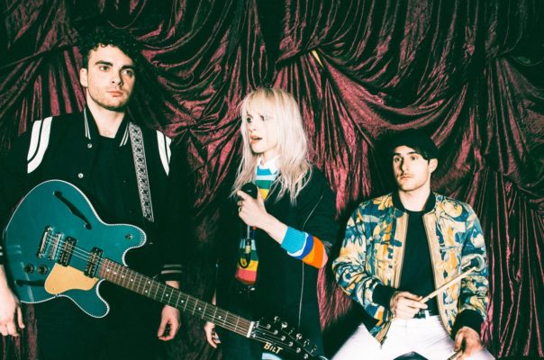 Paramore publiceren video voor “Fake Happy”