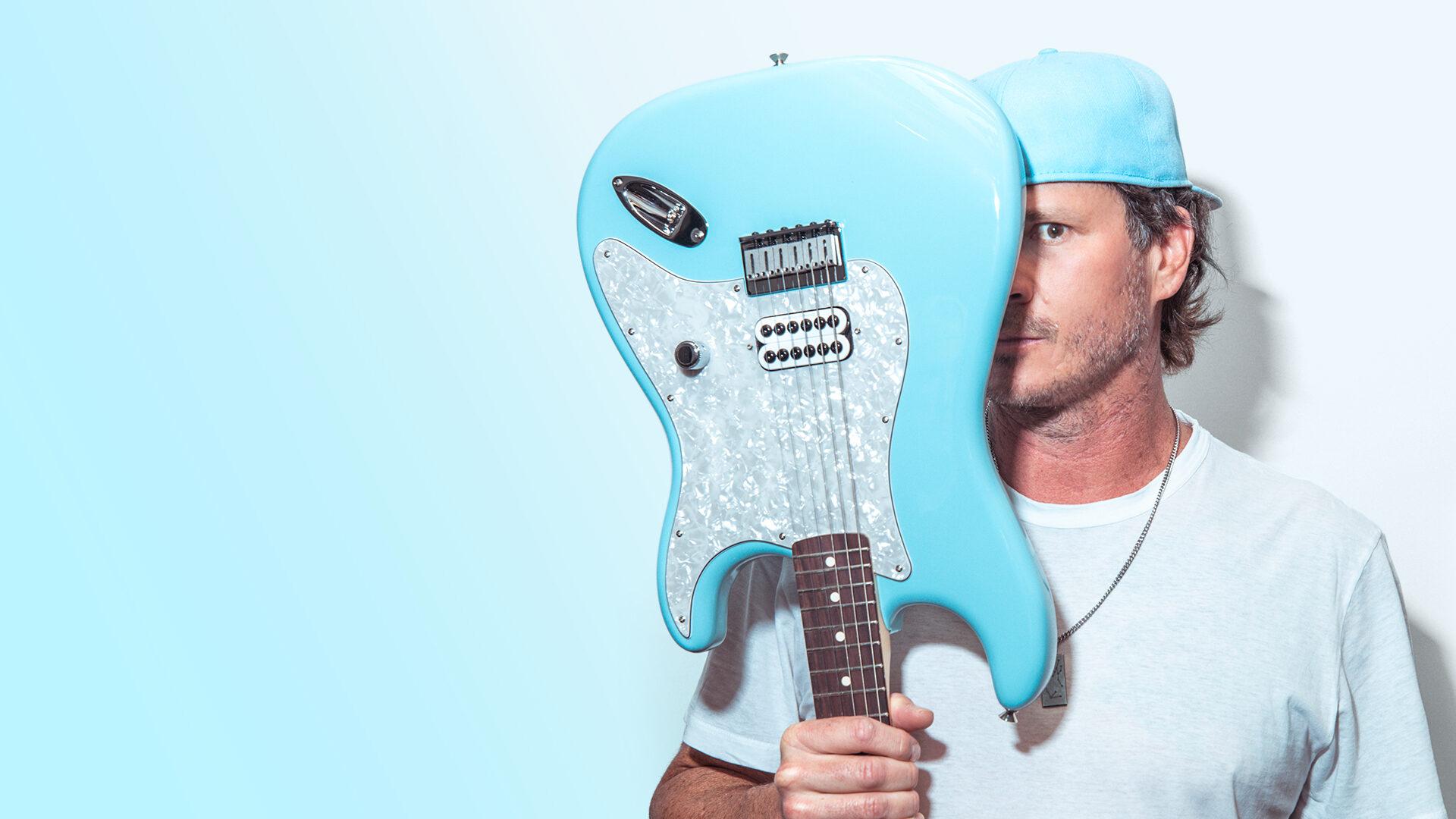 Tom DeLonge brengt samen met Fender limited edition signature gitaar uit