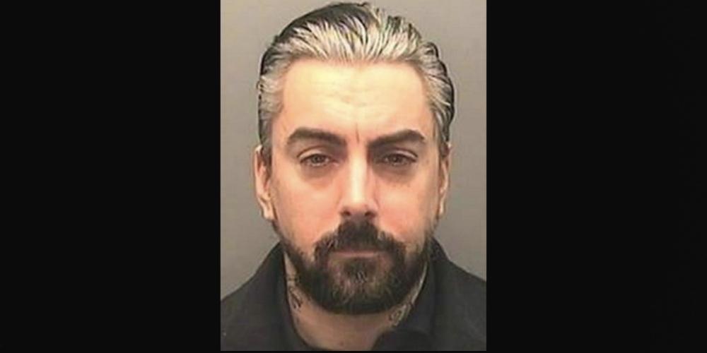‘Ex-Lostprophets zanger Ian Watkins neergestoken in gevangenis’